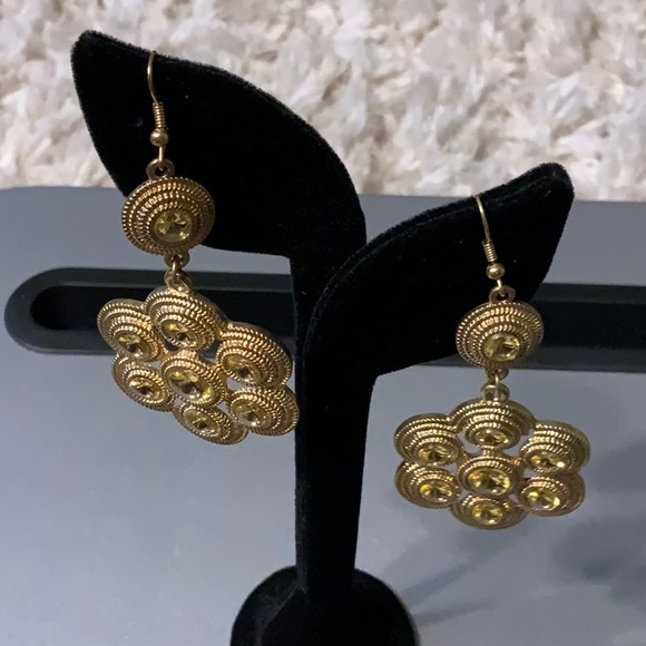 Jewelry - Antique Gold Inspired Earrings🌺